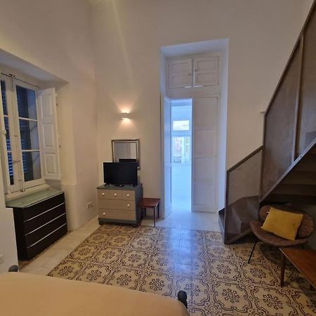 No 60, 2Nd Floor, Centrally Located, Fully Equipped Studio Apt Флориана Экстерьер фото
