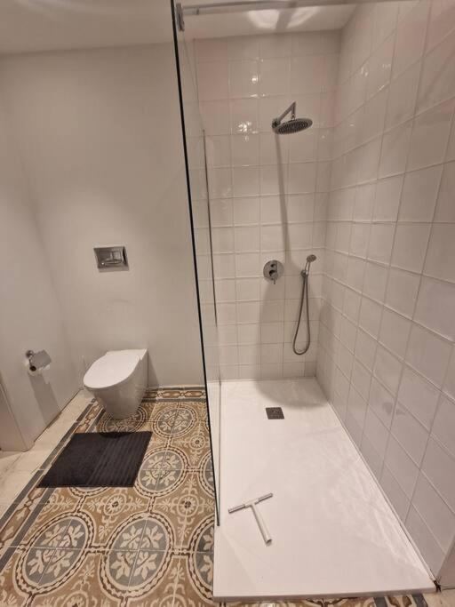 No 60, 2Nd Floor, Centrally Located, Fully Equipped Studio Apt Флориана Экстерьер фото